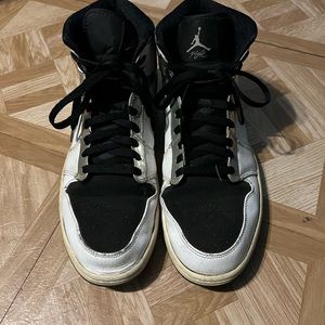 Jordan 1 Mid White Silver